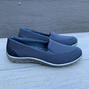 Skechers Women’s Relaxed Fit Casual Sneakers, Size 6